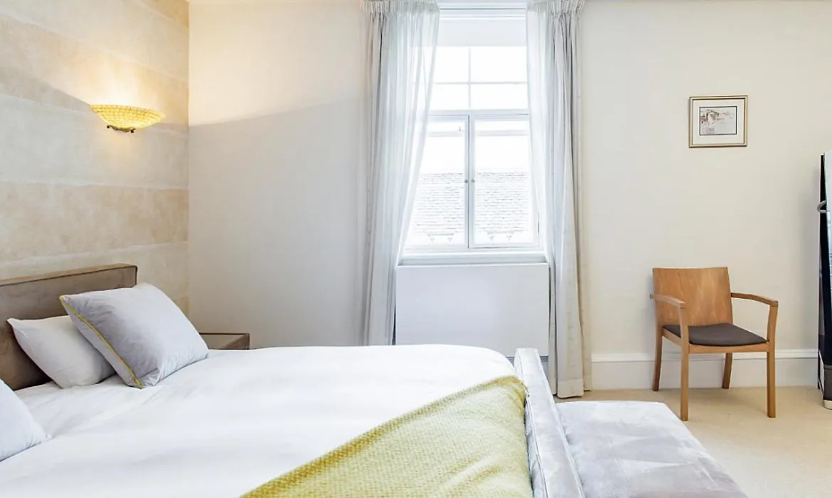 Royal Mile Apartments Edinburgh