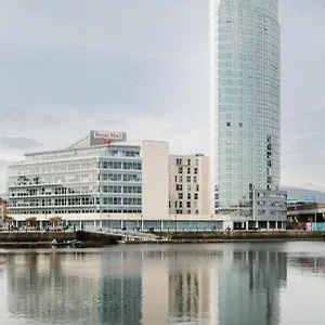 best-city-views-sleeps-6-fabulous-interiors.belfasthotelsireland.com/